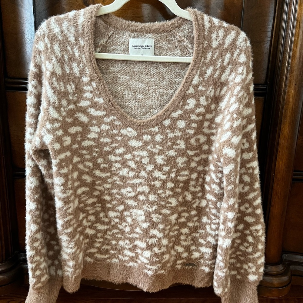 Abercrombie & Fitch Tan and Cream V-Neck Sweater